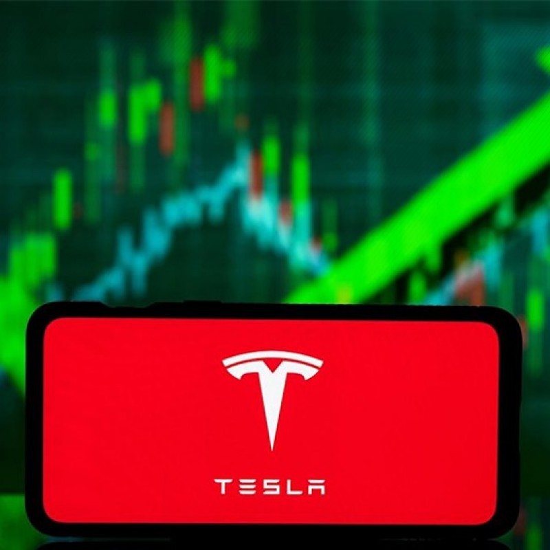 Tesla-ийн хувьцаа огцом өсөв: Шинэ чипийн ахиц ба үнэлгээний өөрчлөлт нөлөөлөв