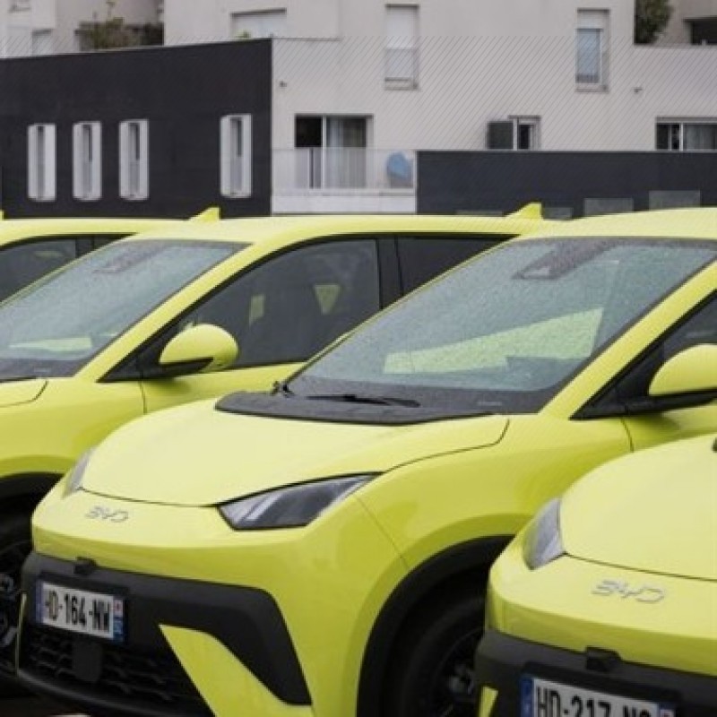 BYD ЕВРОП ДАХЬ БОРЛУУЛАЛТААРАА TESLA-Г ГҮЙЦЛЭЭ