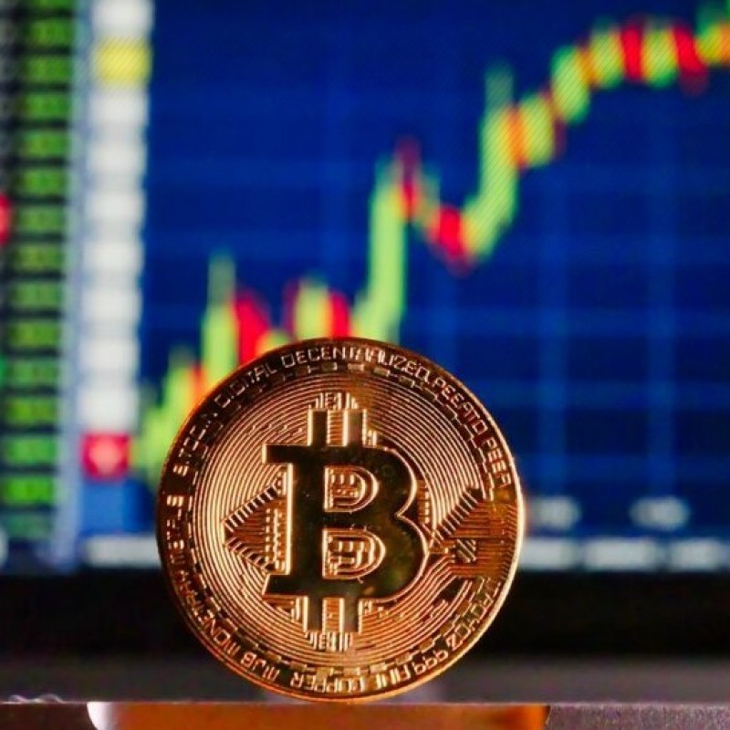 АНУ Иранд агаарын цохилт өгсний дараа Биткойн $100,000-аас доош унав