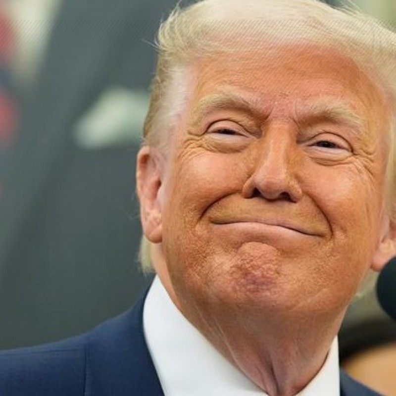 ТРАМП: ХУДАЛДААНЫ  ХЭЛЭЛЦЭЭР ПҮРЭВ ГАРАГТ