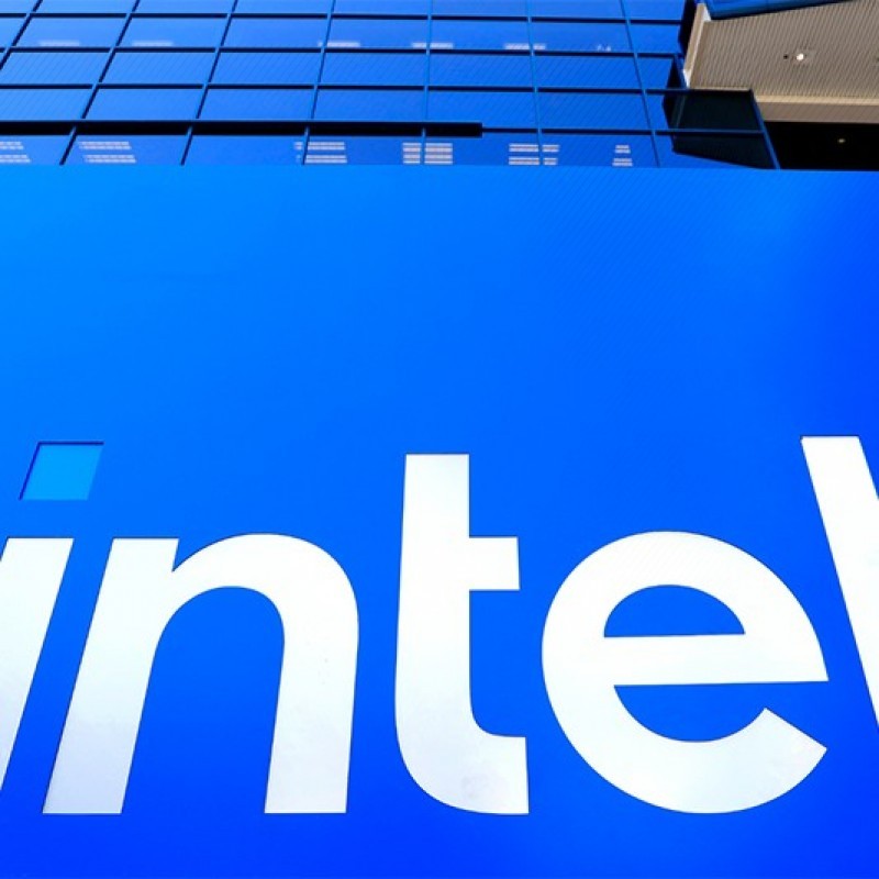 Intel компани гадны томоохон хэрэглэгчдийг татаж эхэллээ.